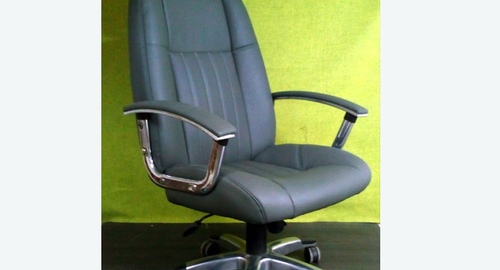 Перетяжка офисного кресла кожей. Николаевск